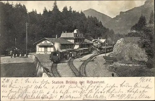 Ak Brünig Meiringen Kt. Bern Schweiz, Bahnhof Brünig mit Restaurant