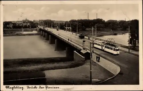 Ak Magdeburg an der Elbe, Brücke der Pioniere, Straßenbahn