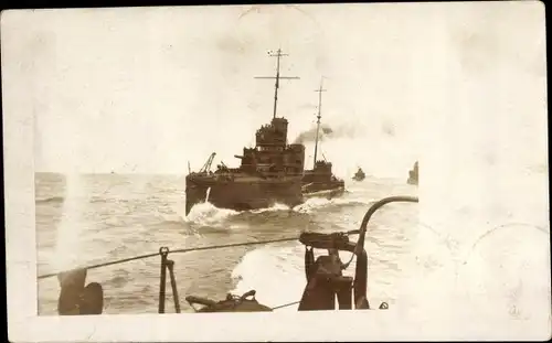 Foto Ak Deutsches Kriegsschiff auf dem Meer