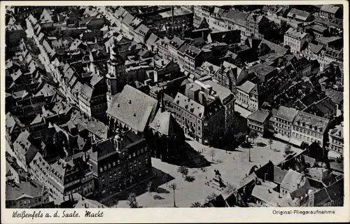 Ak Weißenfels an der Saale, Blick auf den Ort mit Markt, Fliegeraufnahme