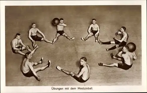 Foto Ak Übungen mit dem Medizinball, Turner