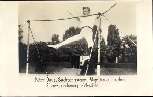 Foto Turner Peter Daus, Sachsenhausen, Abgrätschen aus dem Sitzwellabschwung rückwärts