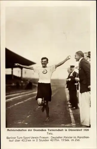 Foto Meisterschaften der Deutschen Turnerschaft in Düsseldorf 1926, Marathonläufer Tietz