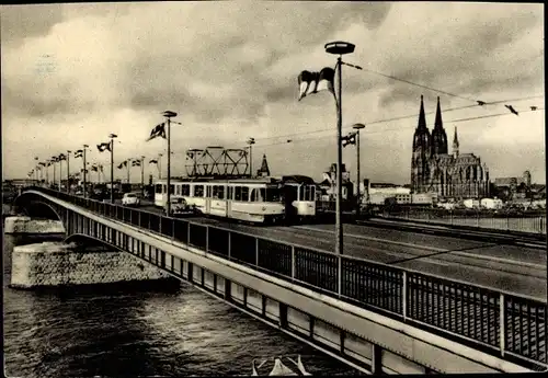 Ak Köln am Rhein, Deutzer Brücke, Straßenbahn, Kölner Dom