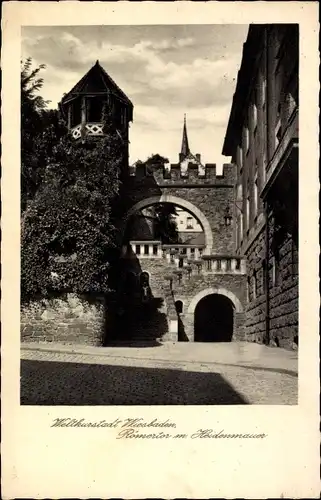 Ak Wiesbaden in Hessen, Römertor mit Heidenmauer