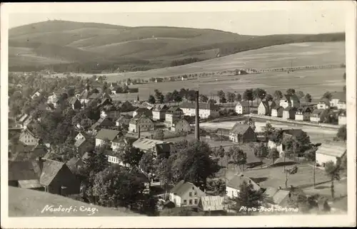 Foto Ak Neudorf Sehmatal im Erzgebirge, Blick auf den Ort mit Umgebung