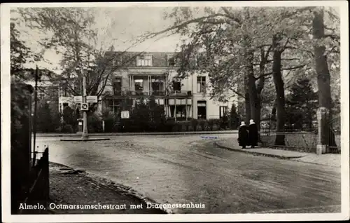 Ak Almelo Overijssel Niederlande, Ootmarsumschestraat met Diaconessenhuis