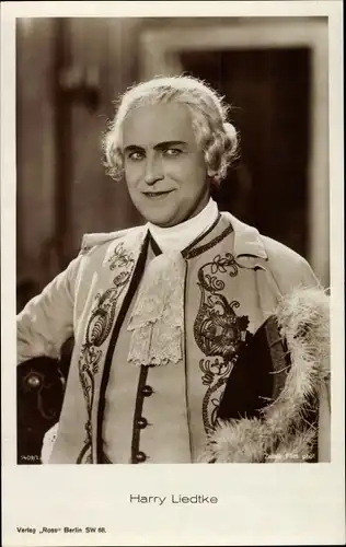 Ak Schauspieler Harry Liedtke, Portrait im Kostüm mit Federhut