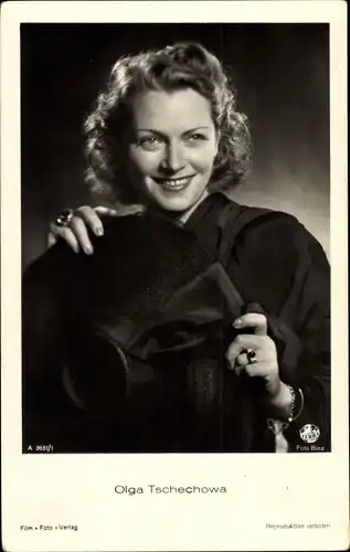 Ak Schauspielerin Olga Tschechowa, Terra Film, Portrait mit Hut in der Hand