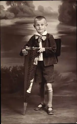 Foto Ak Schüler mit Schultüte, Schultasche, Einschulung, Portrait