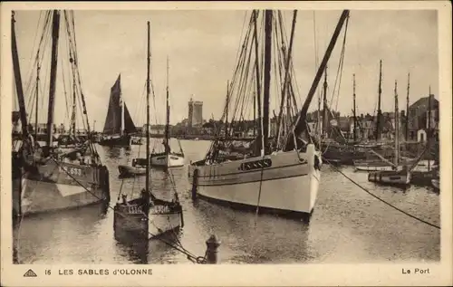 Ak Les Sables d'Olonne Vendée, Le Port