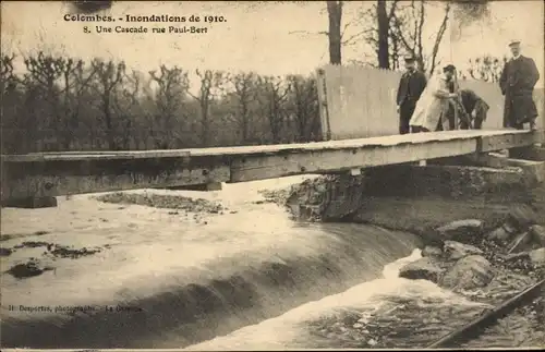 Ak Colombes Hauts de Seine, Inondations de 1910, Une cascade rue Paul-Bert