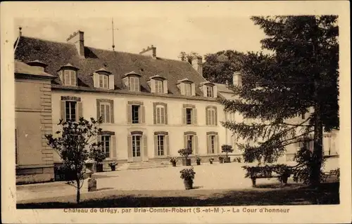 Ak Brie Comte Robert Seine et Marne, Chateau de Gregy, La Cour d'honneur