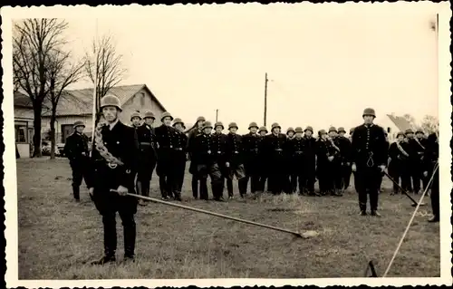 Foto Feuerwehrmänner in Uniformen