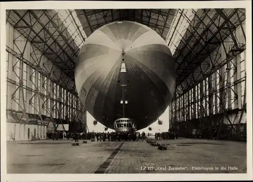 Ak Friedrichshafen am Bodensee, Graf Zeppelin LZ 127, Einbringen in die Halle, Luftschiff