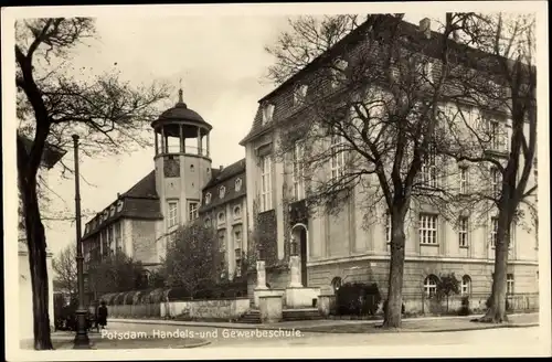 Ak Potsdam in Brandenburg, Handels und Gewerbeschule, Straßenpartie