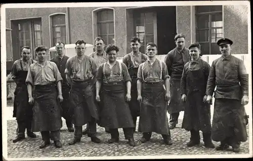 Foto Ak Biberach im Schwarzwald Baden, Schmiede, Gruppenaufnahme, Lehrgang
