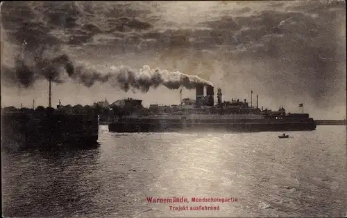 Ak Warnemünde Rostock in Mecklenburg, Trajektschiff ausfahrend, Mondschein, Fährschiff