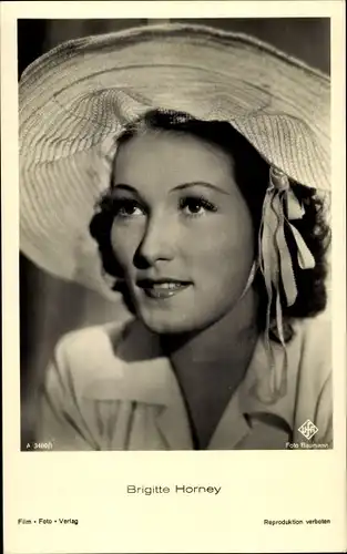 Ak Schauspielerin Brigitte Horney, Portrait, Hut, UFA
