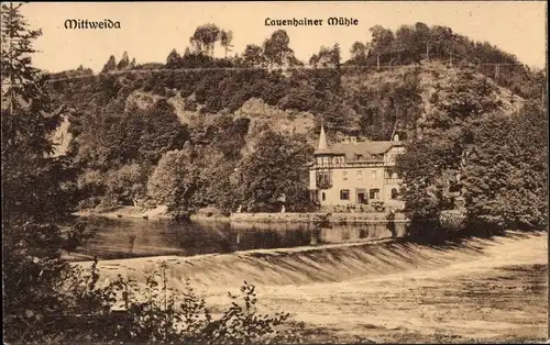 Ak Lauenhain Mittweida, Blick auf die Lauenhainer Mühle, Partie am Fluss, Wehr