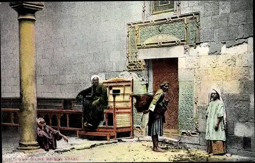 Ak Cour d'une maison arabe, Arabisches Haus, Innenansicht, Anwohner