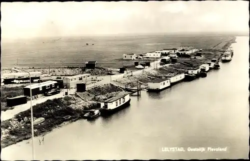 Ak Lelystad Flevoland, Oostelijk Felvoland, Vogelschau, Flusspartie, Hausboote