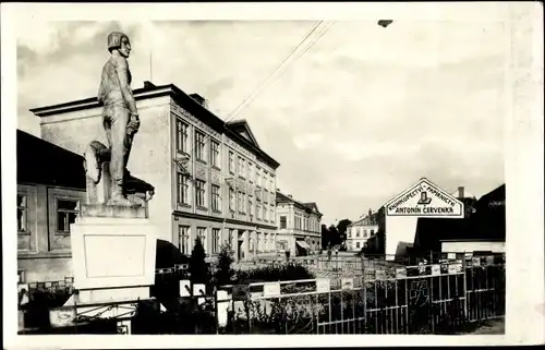 Ak Hlinsko v Čechách Region Pardubitz, Stadtansicht, Denkmal, Geschäft von Antonin Cervenka