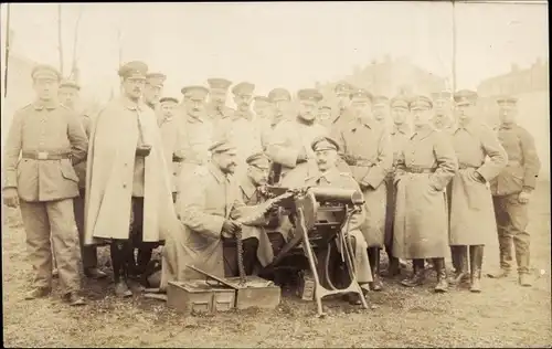 Foto Ak Maschinengewehr-Komp. in Mühlhausen, Deutsche Soldaten in Uniformen, I. WK