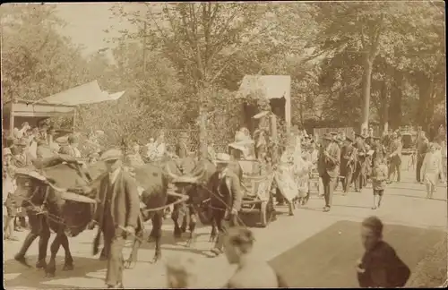 Foto Ak Schönfeld in Sachsen, Festumzug im Ort 1928