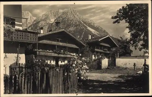Ak Scheffau am Wilden Kaiser Tirol, Dorfpartie mit Treffauer Kaiser