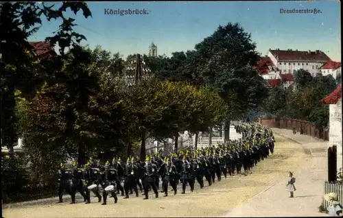 Ak Königsbrück in der Oberlausitz, Dresdener Straße, Militär Musikkapelle