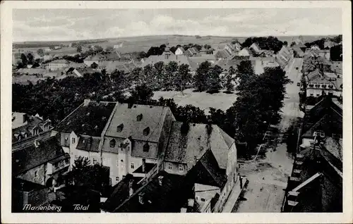 Ak Marienberg im Erzgebirge Sachsen, Totale, Ort, Straße, Platz, Wohnhäuser