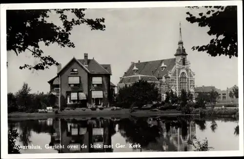 Ak Zwartsluis Overijssel Niederlande, Gezicht over de kolk met Ger. Kerk