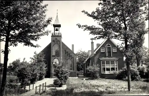 Ak Veelerveen Groningen, Ned. Herv. Kerk en Pastorie