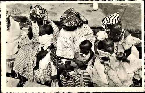 Ak Soudan, Coreennes a bord de la chaloupe Dakar - Goree