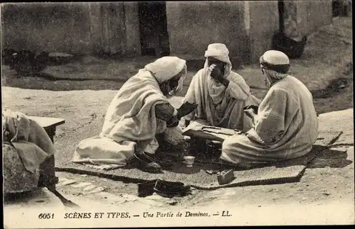 Ak Scènes et Types, Une Partie de Dominos