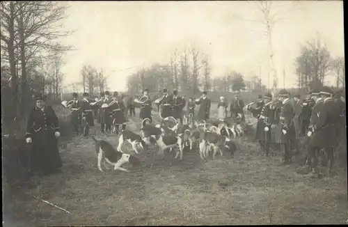 Foto Ak Vor der Jagd, Jagdhunde, Teilnehmer der Jagd