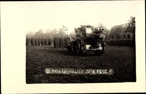 Foto Ak Tschechien, Soldaten und Geschütz, Přísaha novacku 28.10.1932