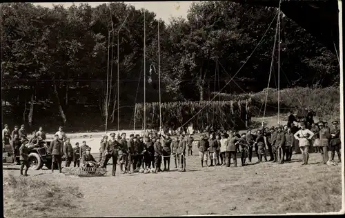 Foto Ak Französische Soldaten in Uniformen, Funker, Seil, Auto
