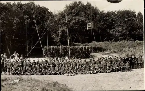 Foto Ak Französische Soldaten in Uniformen, Funker, Seil, Auto