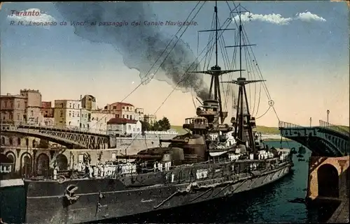 Ak Tarent Taranto Puglia, Italienisches Kriegsschiff, RHN Leonardo da Vinci, Canale Navigabile