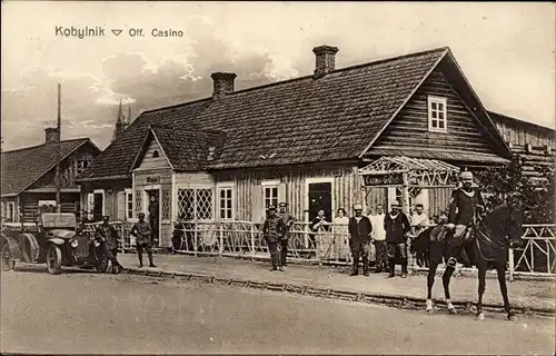 Ak Kobylnik Westpreußen, Offizier Kasino, Deutsche Soldaten in Uniformen, Auto, I WK