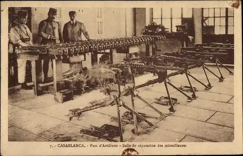 Ak Casablanca Marokko, Parc d'Artillerie, Salle de reparation des mitrailleuses