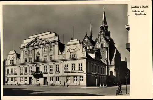 Ak Güstrow in Mecklenburg, Rathaus mit Pfarrkirche