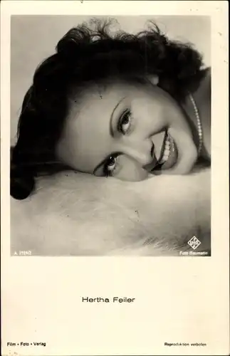 Ak Schauspielerin Hertha Feiler, A 3729 2, UFA Film, Perlenkette