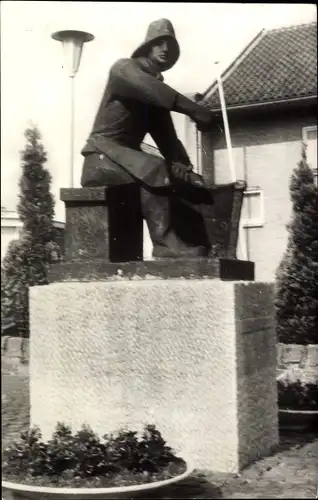 Ak Biervliet Zeeland Niederlande, Monument Willem Beukelszoon