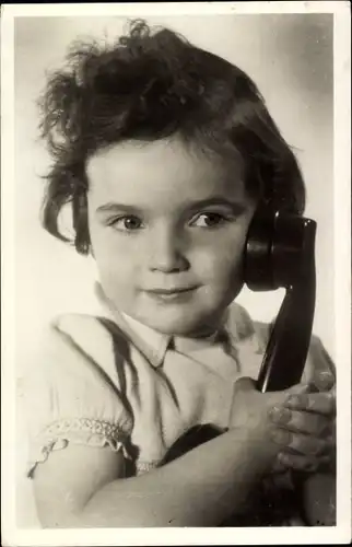 Ak Kinderportrait, Kind mit Telefonhörer