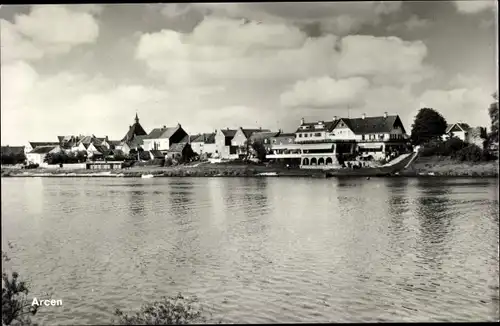 Ak Arcen Venlo Limburg, Wasserblick zum Ort hin, Gebäude am Ufer