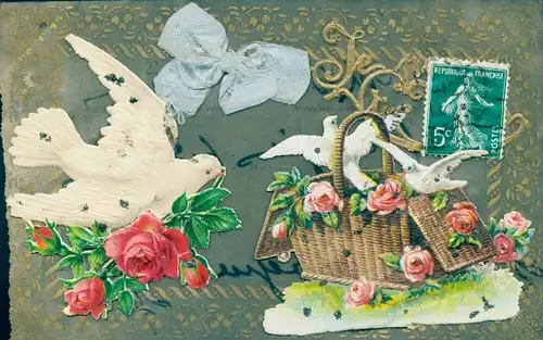 Zelluloid Ak Tauben, Rosen im Korb, Stoffschleife