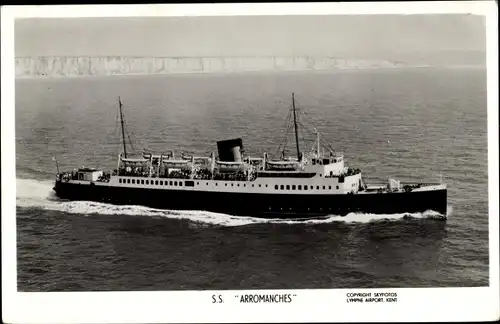 Ak SNCF Dampfer Arromanches im Ärmelkanal, Steuerbordansicht, Cliffs of Dover